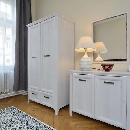 Amadeus Apartment *